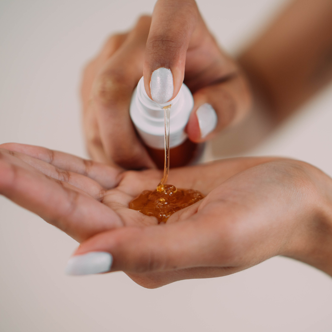 Beeautify-Natural-Honey-Cleanser-pouring-into-hand