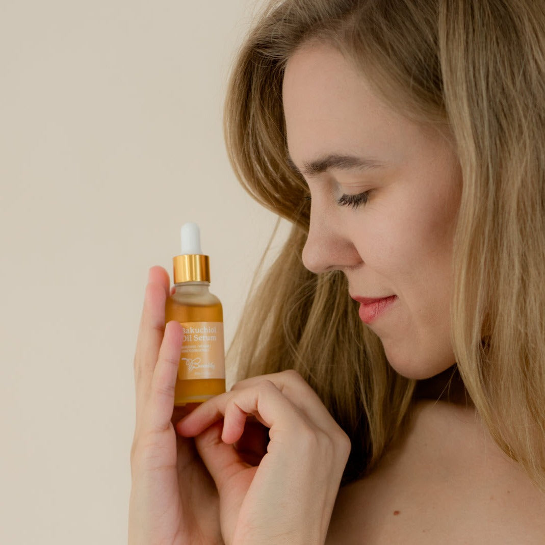 beeautify-model-holding-bakuchiol-oil-serum-2
