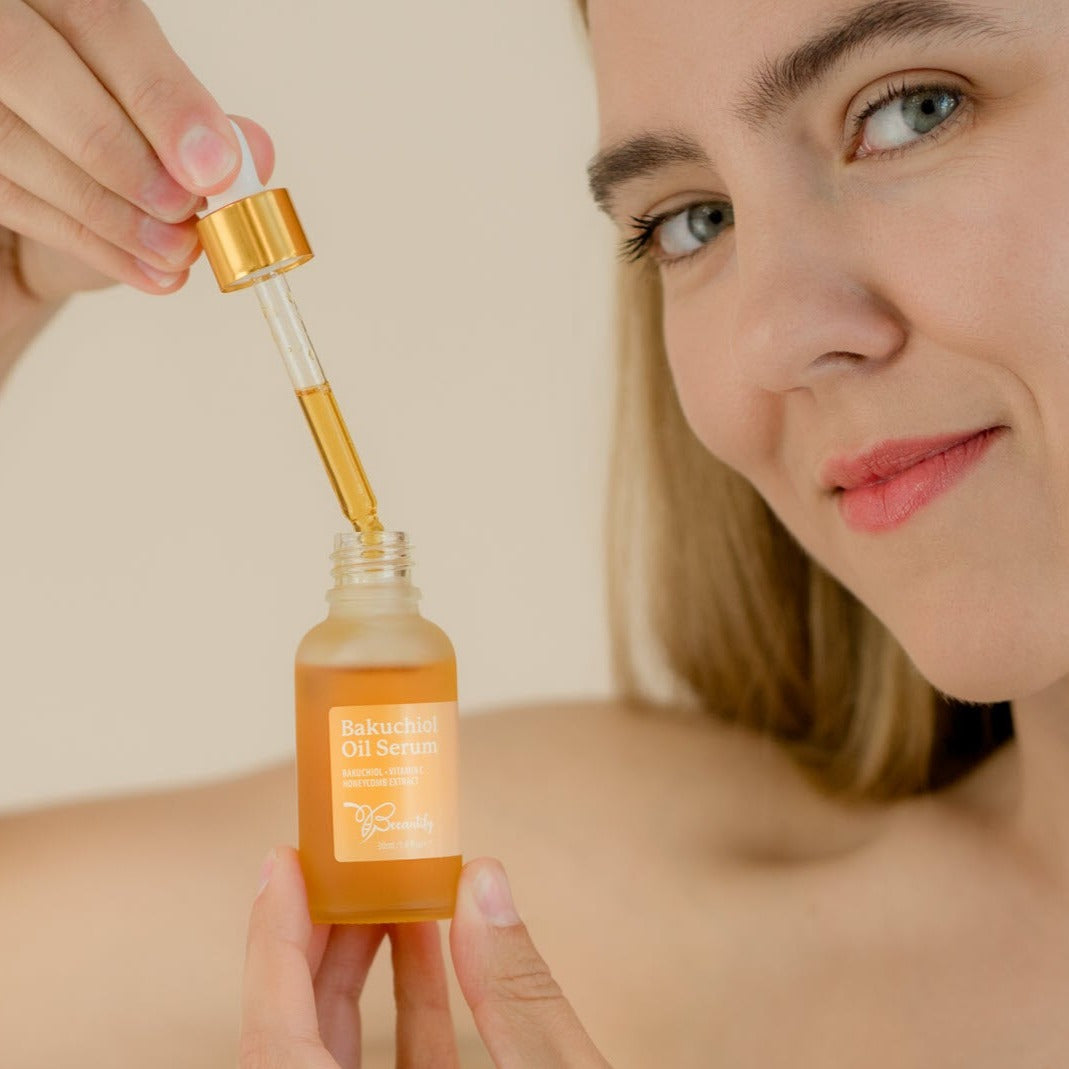 beeautify-model-holding-bakuchiol-oil-serum-3